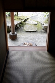 �����ւ̗U��